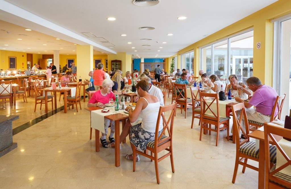 Aparthotel Dunes Platja Can Picafort  Exteriör bild