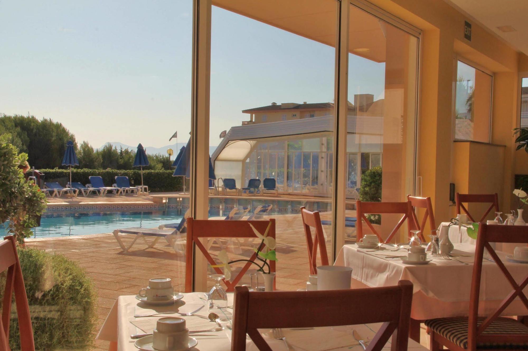 Aparthotel Dunes Platja Can Picafort  Exteriör bild
